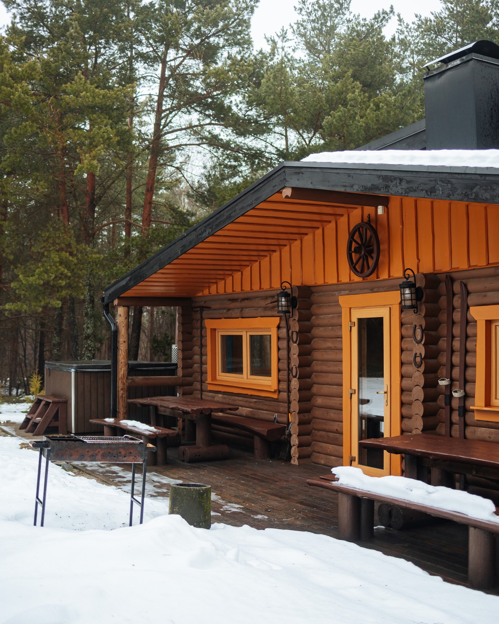 ❄️ Saunaküla - soe saar keset talve

Kui väljas paugub pakane ja männiokstele langeb lumi, algab Saunakülas tõeliselt hubane hooaeg.

Siin püsib külm õues, samal ajal kui toas valitseb soojus ja rahu.

🔥 Kuum saun, mis soojendab hingepõhjani
💦 Kümblustünn talvise taeva all
🌲 Ümberringi lumise metsa vaikus
✨ Hubane õhtu lõkke ääres koos lähedastega
🍽 Mahedad grillroad ja meeldiv seltskond

📅 Talvised ajad täituvad kiiresti - broneeri meelepärane majake juba täna 👉 saunakula.ee
📧 sauna@saunamaailm.ee
📞 +372 55 000 75

#saunaküla #talvepuhkus #saunapuhkus #tünnisaun #talvineõhtu #lumisemets #hubanehetk #lõkkeõhtu #grillipidu #puhkuslooduses #metsapuhkus #privaatnepuhkus #eestimetsad #lõõgastus #rahulikhetk #saunaelamus #talvinepuhkus