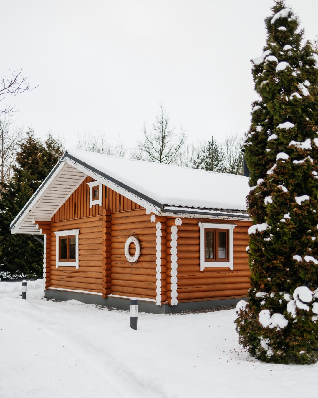 Kõik vajavad puhkehetki ilma plaanide, koosolekute ja kiirustamiseta.

Talvise metsa vaikus... sauna soojus... Kümblustünnist kerkiv aur...

Ja tunne, et Sul ei ole kuhugi kiiret.
Kõik see ootab Sind talvises Saunakülas!

📅 Võta hetk lõõgastumiseks 👉 saunakula.ee
📧 sauna@saunamaailm.ee
📞 +372 55 000 75

#saunaküla #vaikus #rahulikpuhkus #talvepuhkus #saunapuhkus