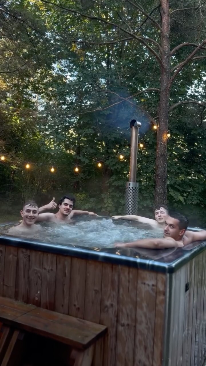Sügis on aeg, mil on eriti mõnus hetkeks peatuda, sügavalt sisse hingata ja vaikust nautida.

Saunakülas ootab Sind:
🔥 Soe saun ja tünnisaun tähtede all
🌌 Lõkkeõhtu koos lähedastega
🍖 Grillõhtusöök mändide keskel

📅 Veeda oma sügisõhtu Saunakülas 👉 saunakula.ee
📧 sauna@saunamaailm.ee
📞 +372 55 000 75

#saunaküla #sügispuhkus #sügisõhtu #sügiseneelamus #saunapuhkus